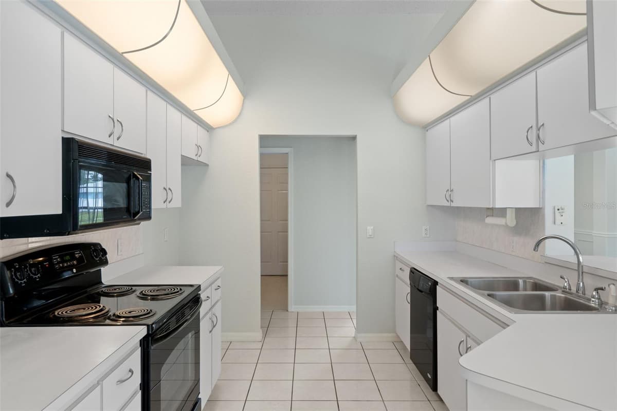 7401 BLACKBIRD AVENUE — photo 25 of 54
