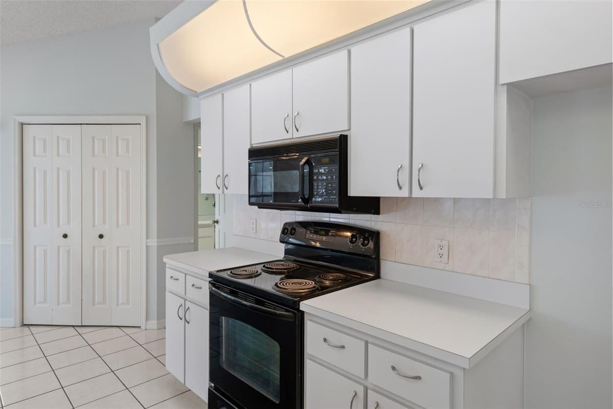 7401 BLACKBIRD AVENUE — photo 24 of 54