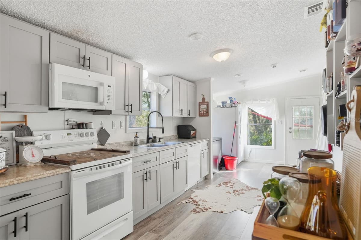 17539 EDWIN TERRACE — photo 14 of 37