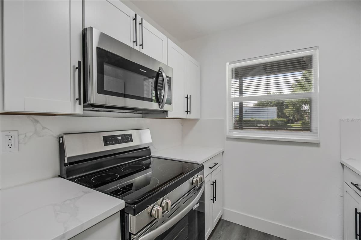 922 BATES AVENUE — photo 5 of 36