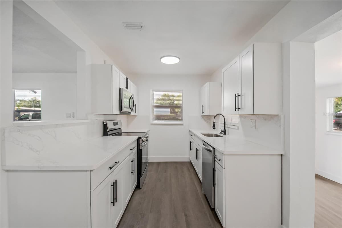 922 BATES AVENUE — photo 18 of 36