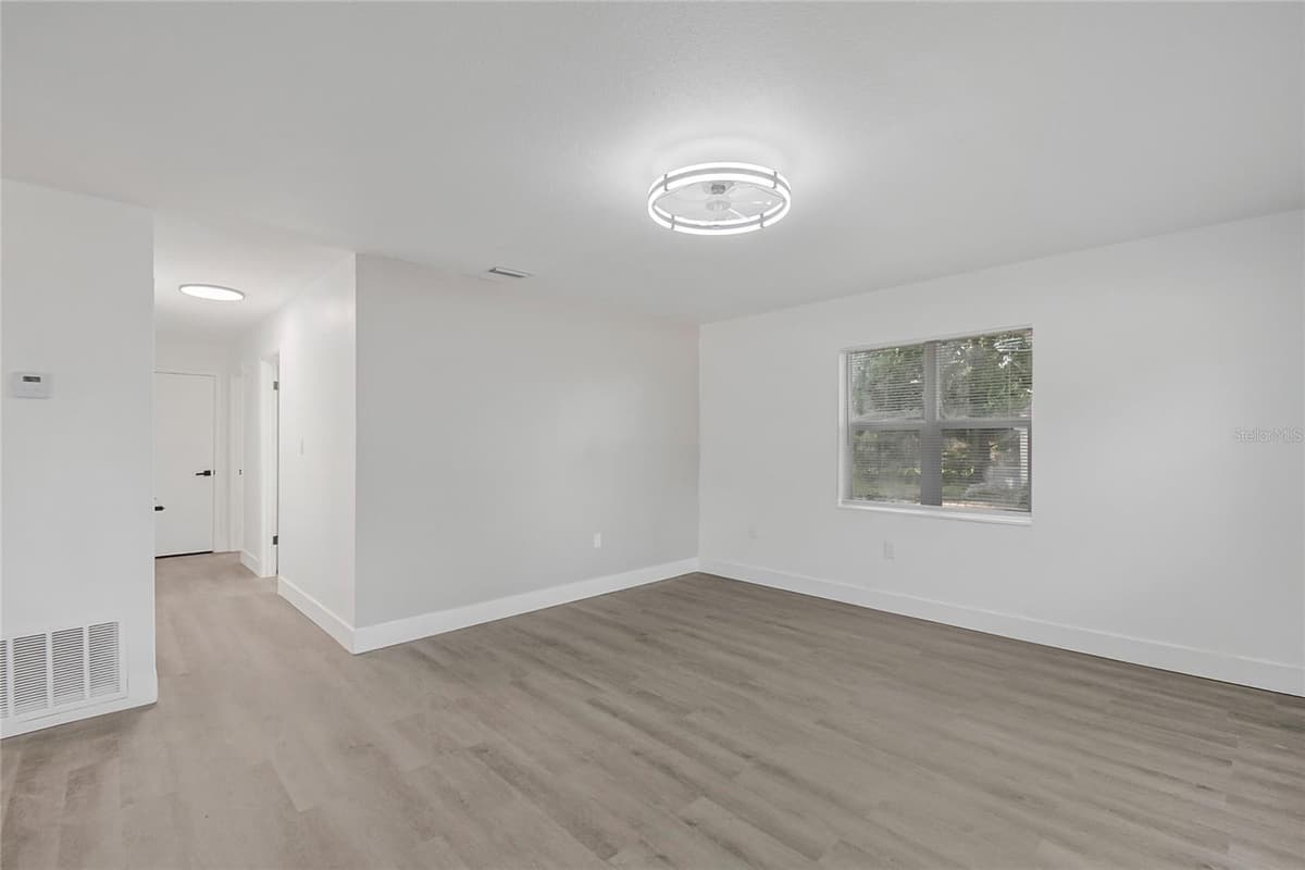 922 BATES AVENUE — photo 22 of 36