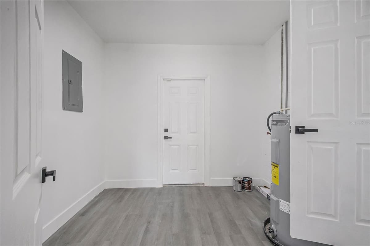 922 BATES AVENUE — photo 8 of 36