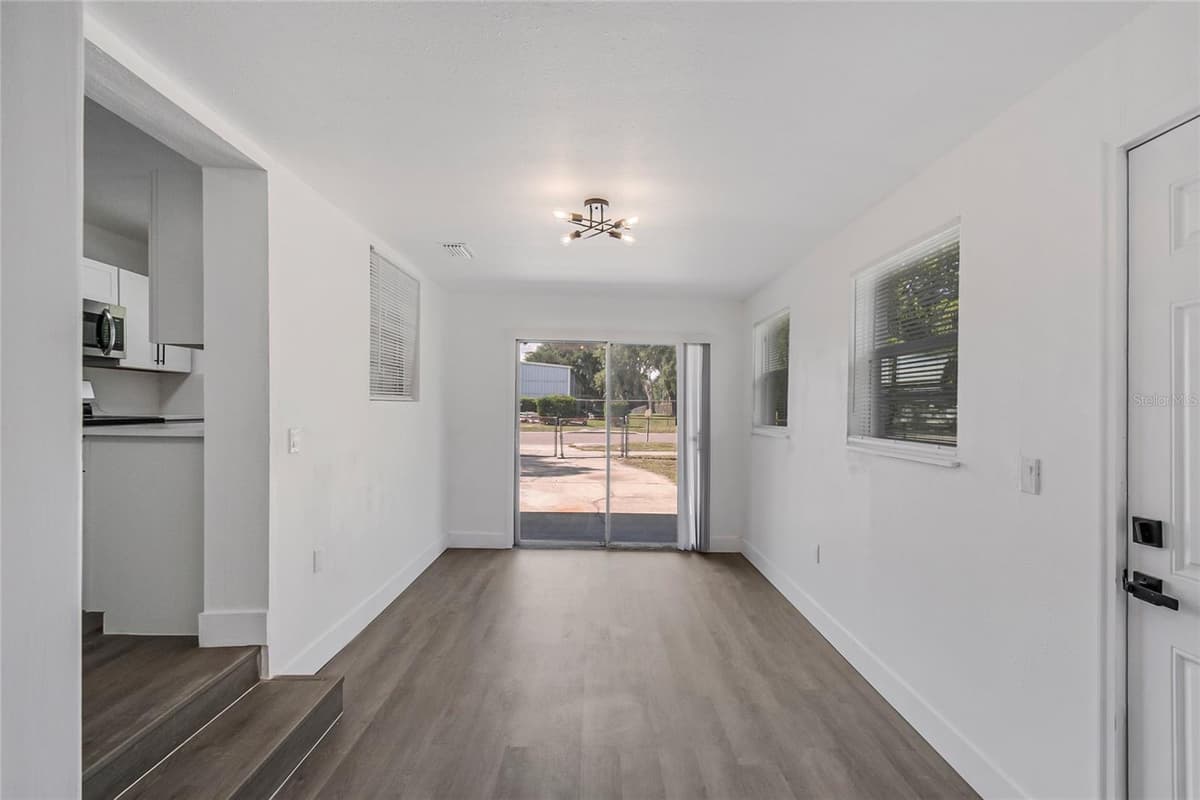 922 BATES AVENUE — photo 6 of 36