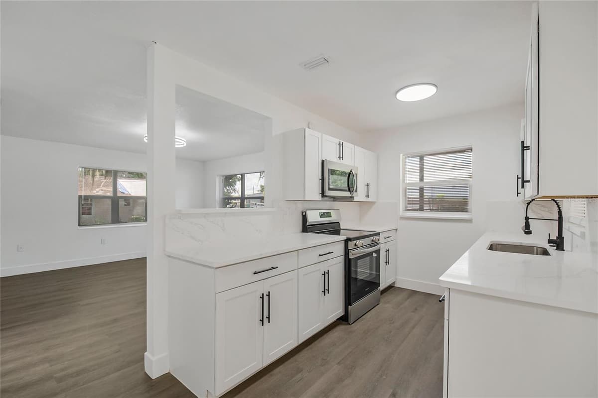 922 BATES AVENUE — photo 19 of 36