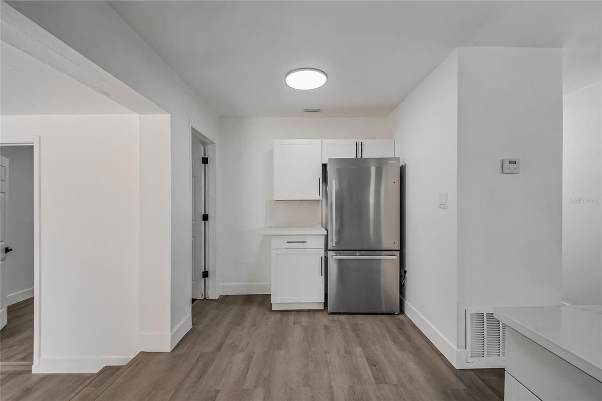 922 BATES AVENUE — photo 21 of 36