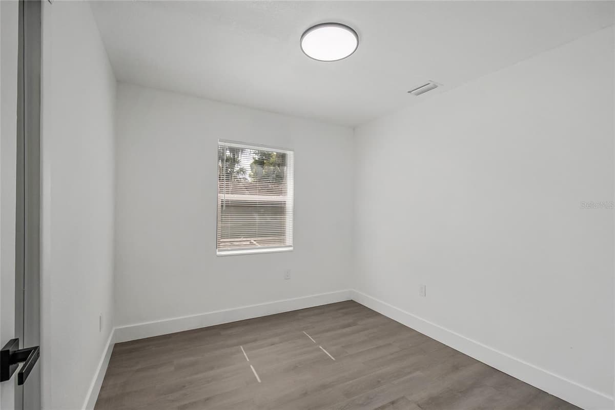 922 BATES AVENUE — photo 10 of 36