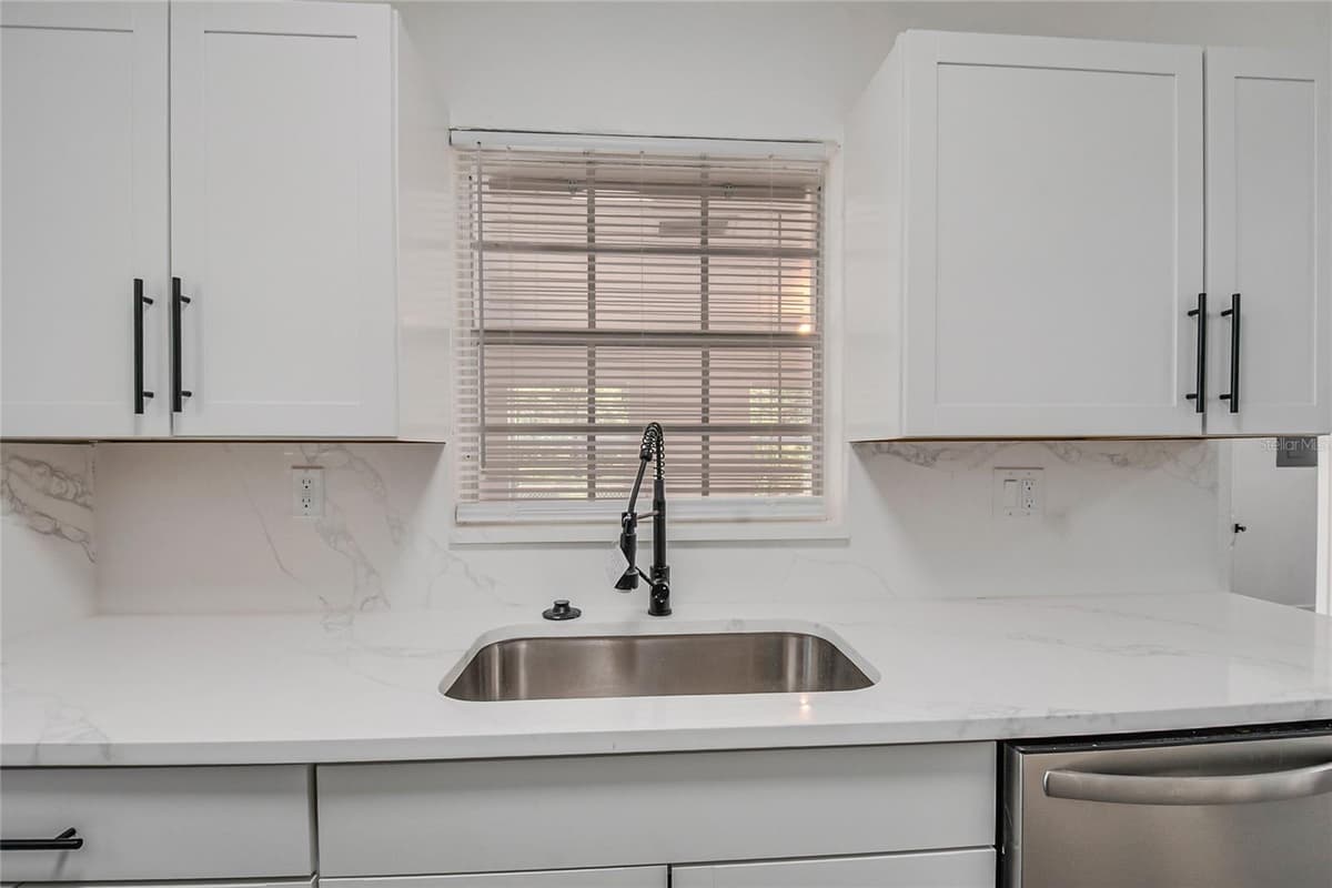 922 BATES AVENUE — photo 24 of 36
