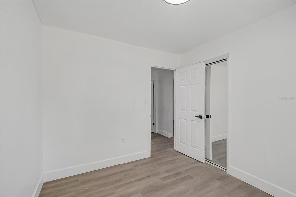 922 BATES AVENUE — photo 11 of 36