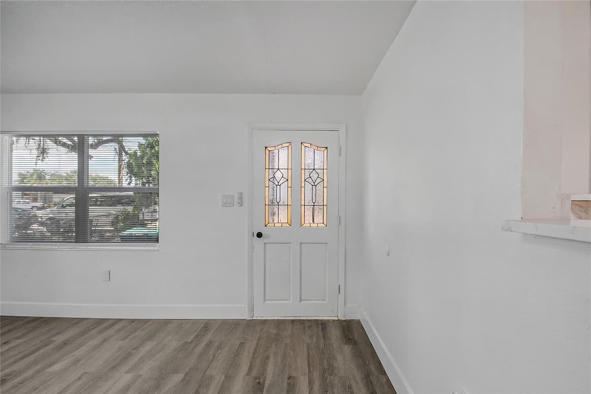 922 BATES AVENUE — photo 20 of 36