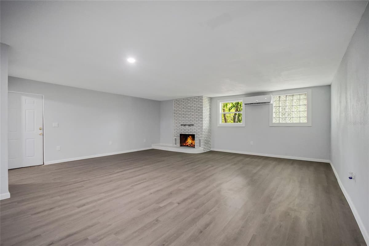 1504 LINE STREET — photo 8 of 46