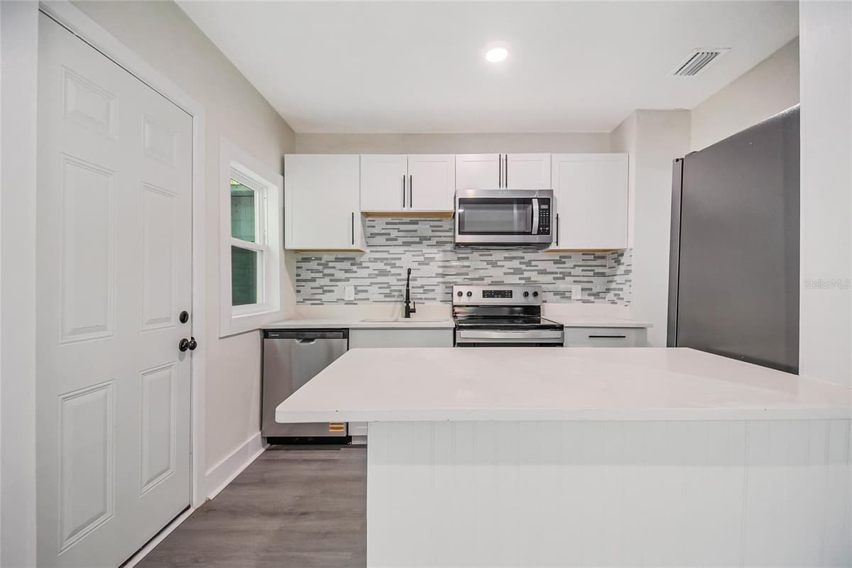 1504 LINE STREET — photo 4 of 46
