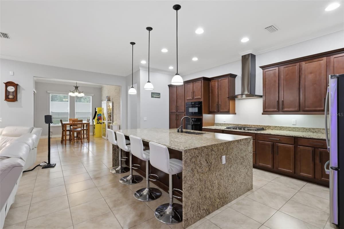 273 SILVER MAPLE ROAD — photo 8 of 33