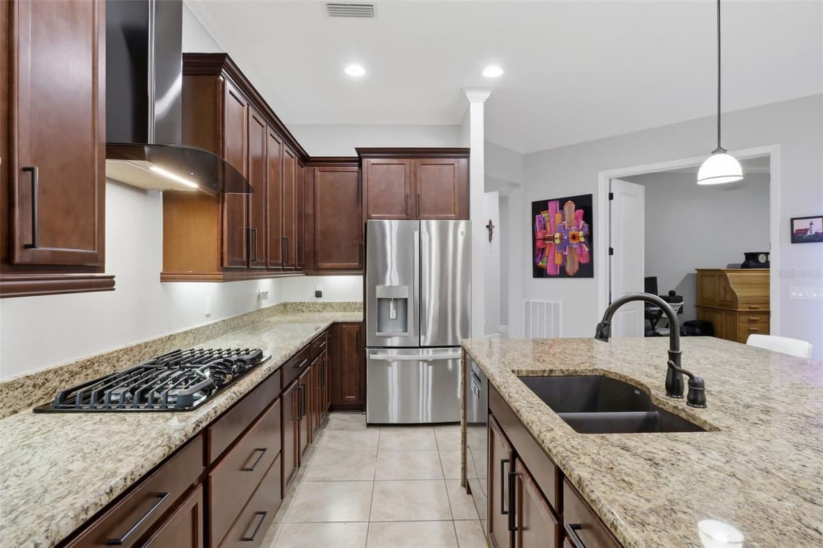 273 SILVER MAPLE ROAD — photo 10 of 33