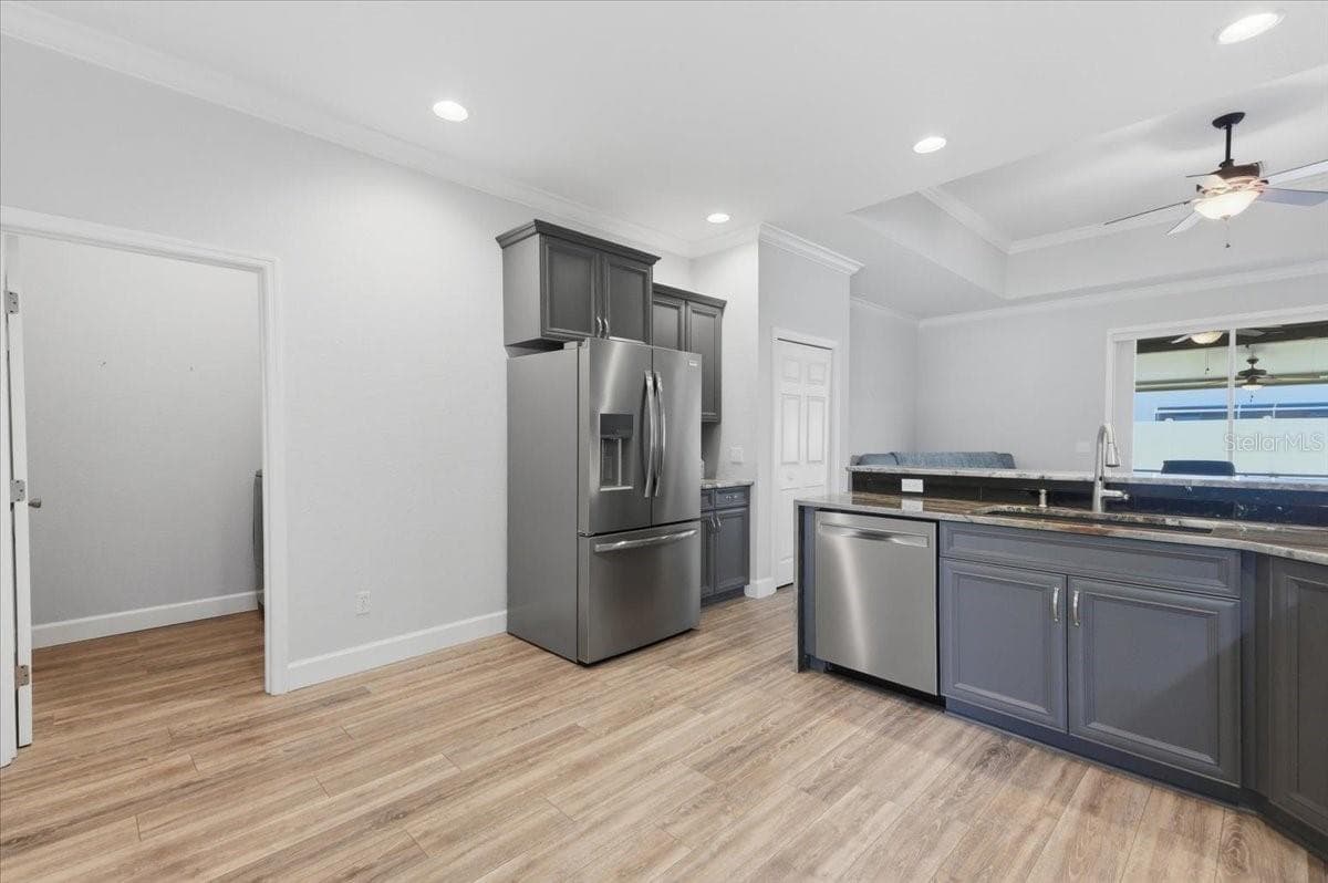3221 OAK TREE LANE — photo 33 of 82
