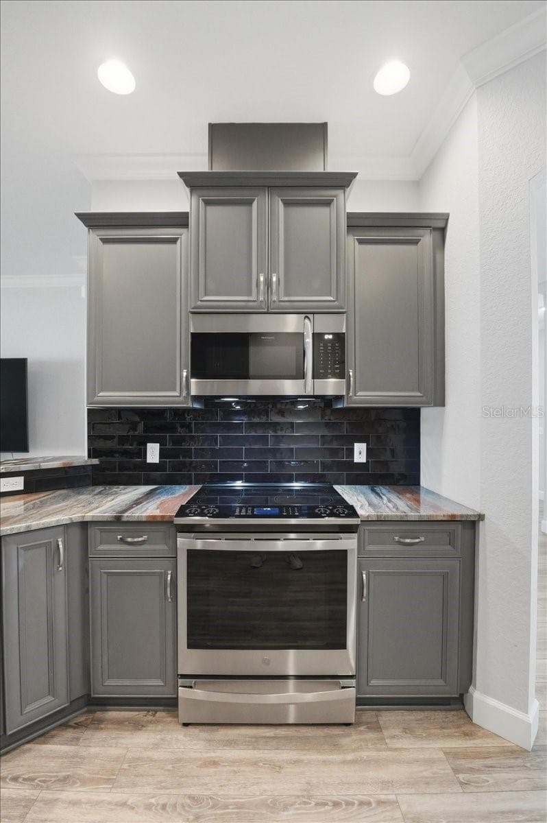 3221 OAK TREE LANE — photo 30 of 82