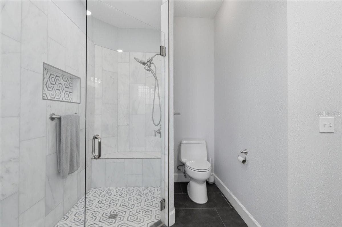 3221 OAK TREE LANE — photo 44 of 82