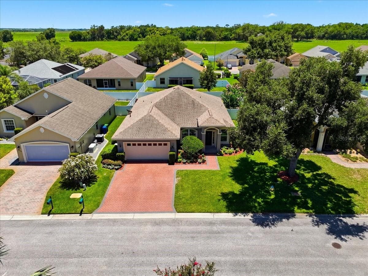 3221 OAK TREE LANE — photo 5 of 82