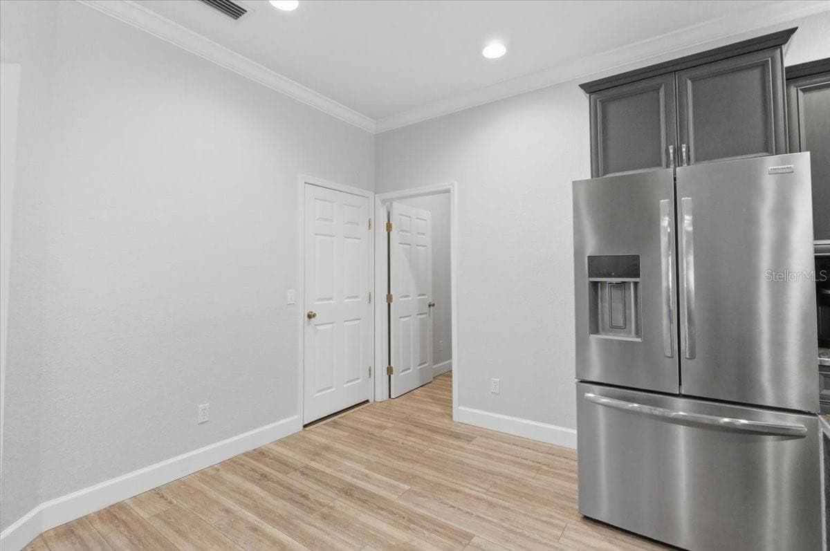 3221 OAK TREE LANE — photo 34 of 82