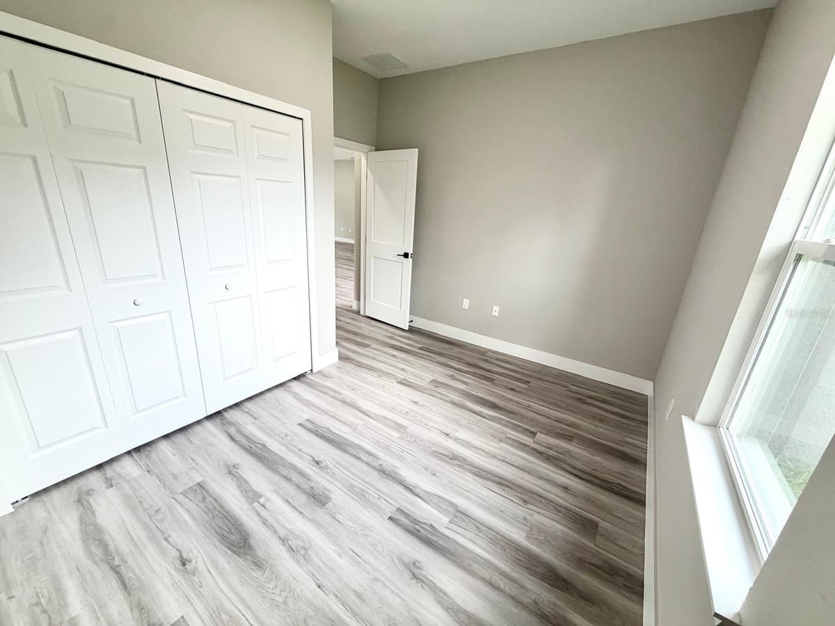 1864 ROSEBORO DRIVE — photo 9 of 24