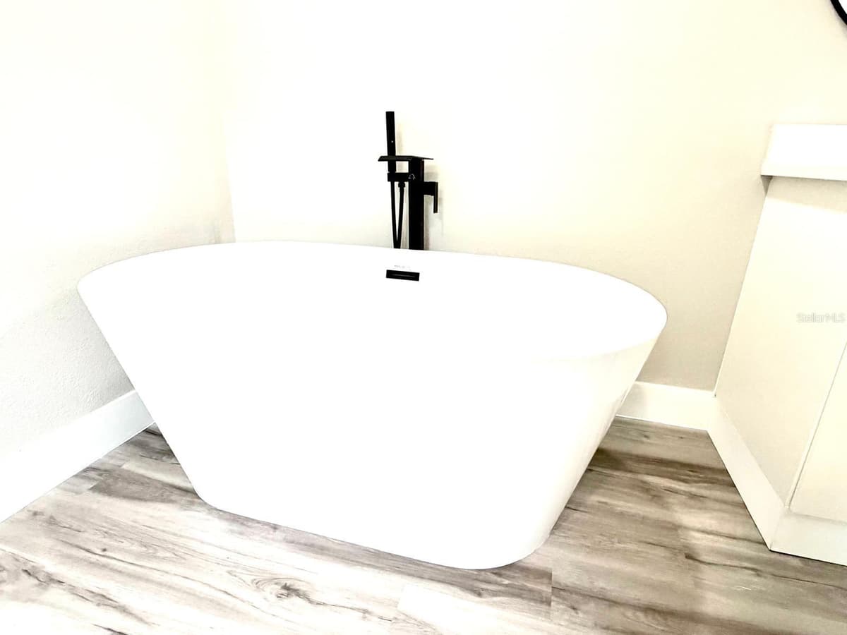 1864 ROSEBORO DRIVE — photo 17 of 24