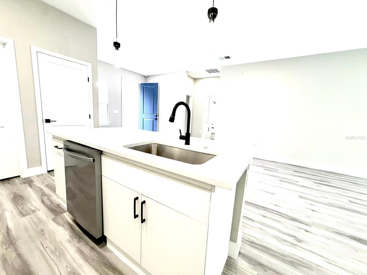 1864 ROSEBORO DRIVE — photo 11 of 24