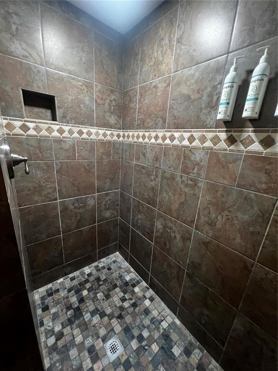 7748 INDIAN RIDGE TRAIL — photo 11 of 28