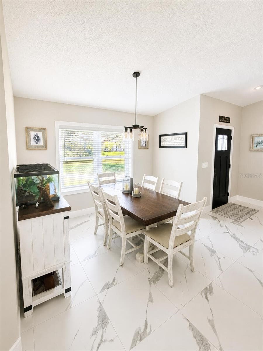 14 LAMOYNE LANE — photo 7 of 16