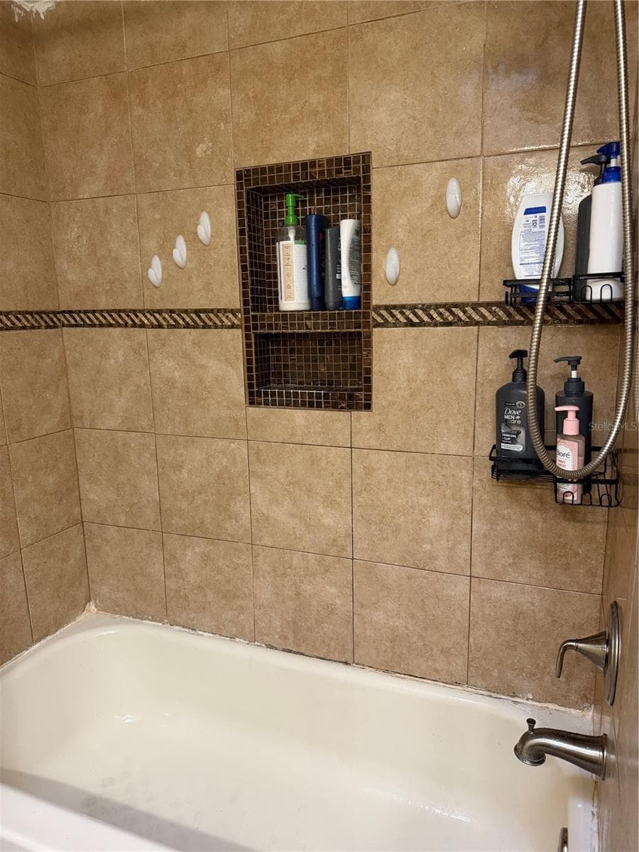 513 OAKCREST STREET — photo 15 of 20