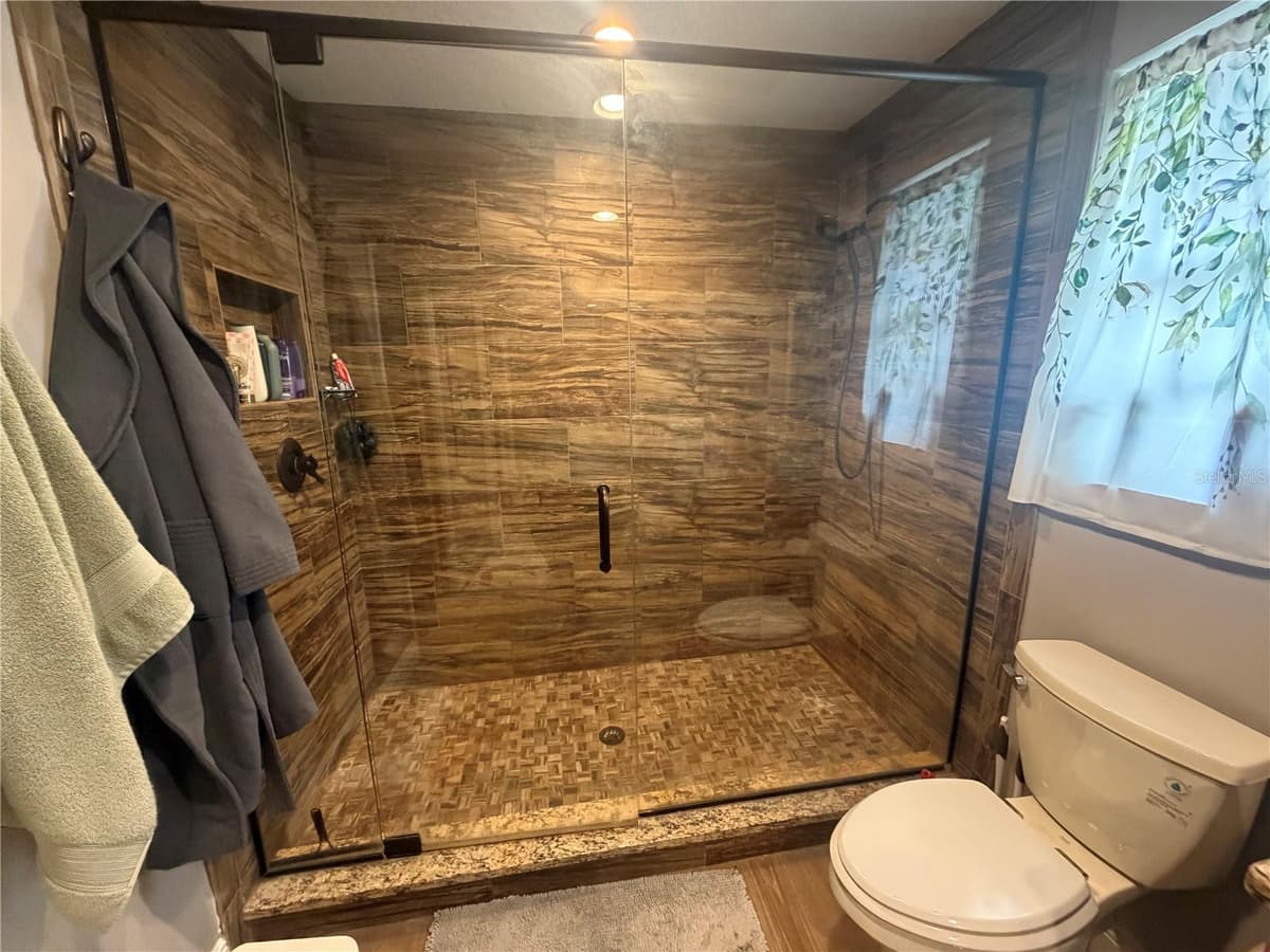 513 OAKCREST STREET — photo 18 of 20