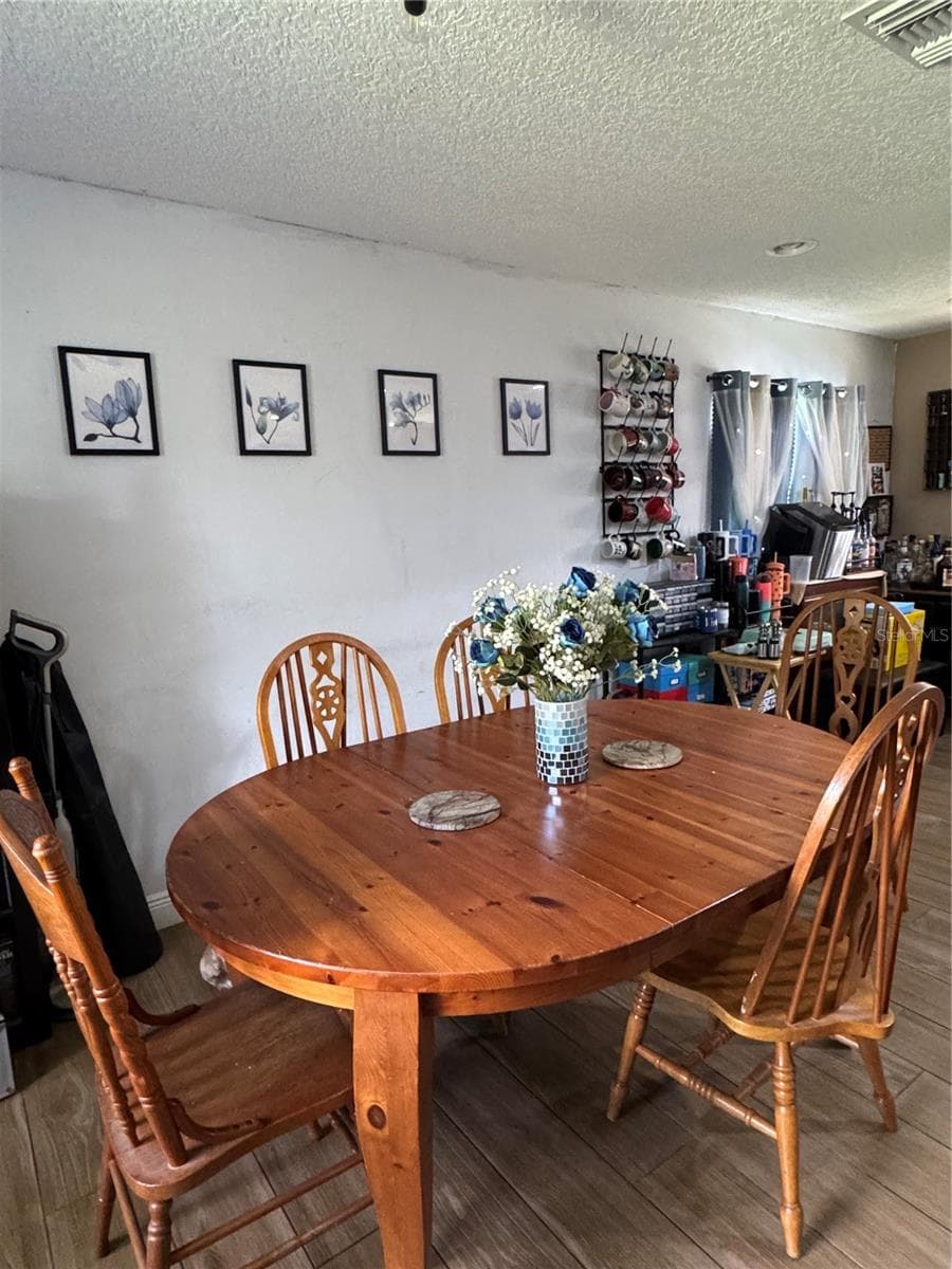 513 OAKCREST STREET — photo 6 of 20