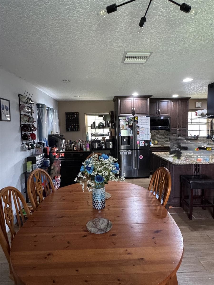 513 OAKCREST STREET — photo 5 of 20