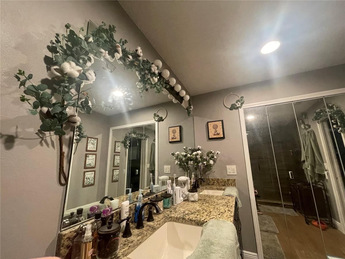 513 OAKCREST STREET — photo 19 of 20