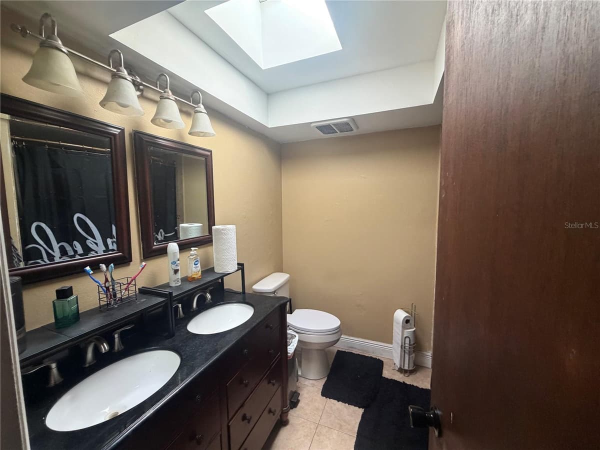 513 OAKCREST STREET — photo 14 of 20