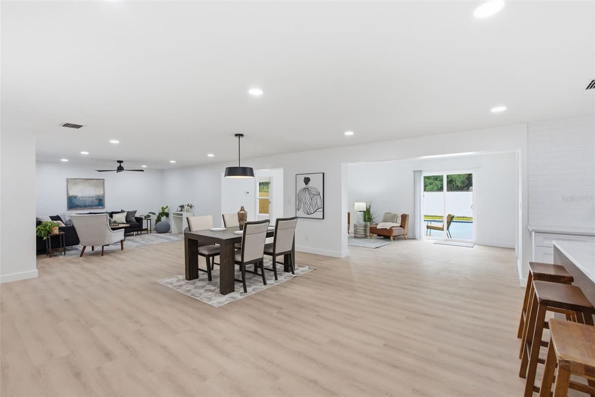 5106 OAKHAVEN LANE — photo 4 of 37