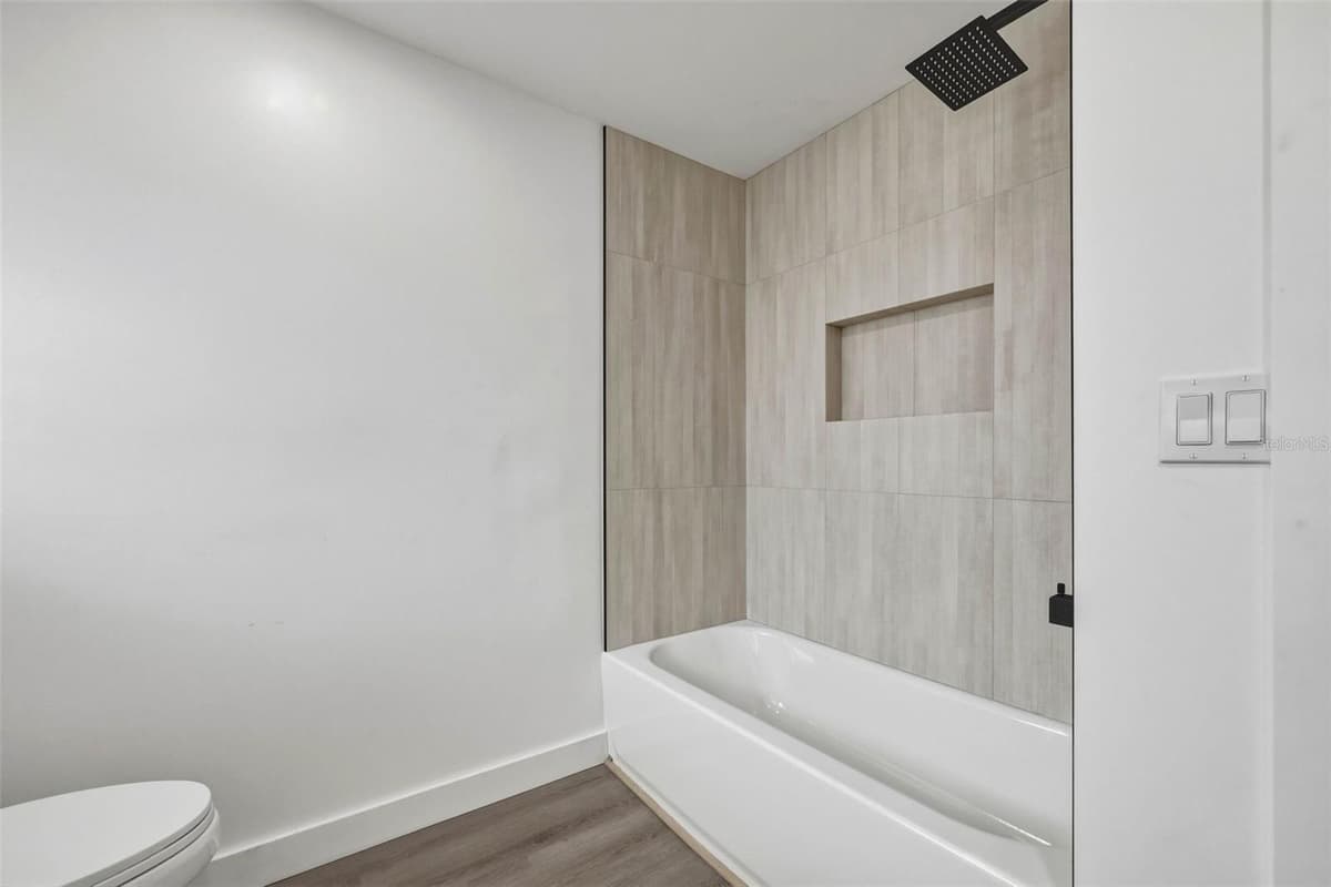 5106 OAKHAVEN LANE — photo 33 of 37