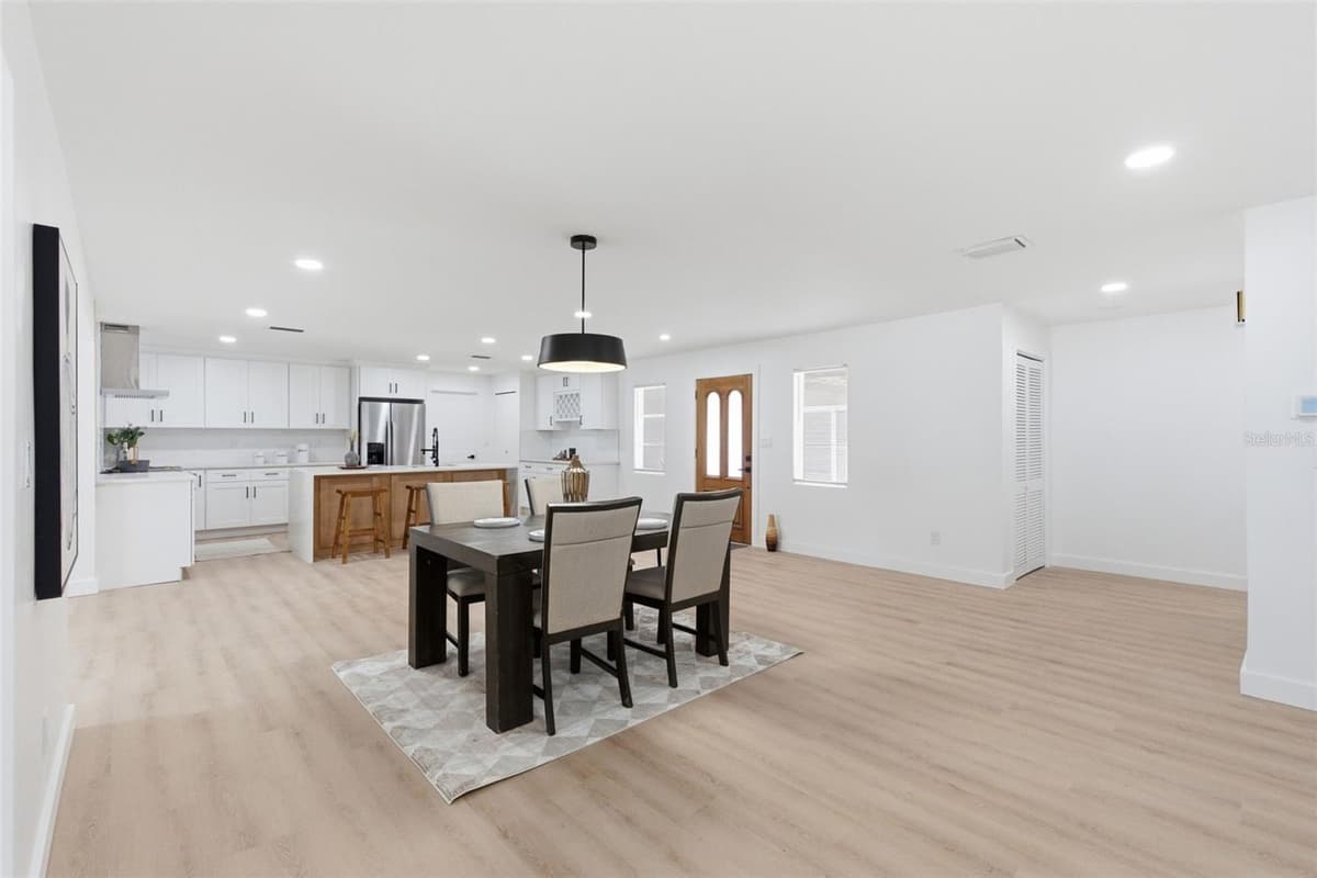 5106 OAKHAVEN LANE — photo 6 of 37