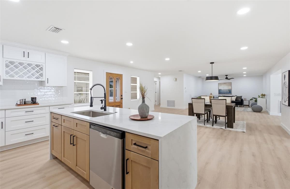 5106 OAKHAVEN LANE — photo 8 of 37