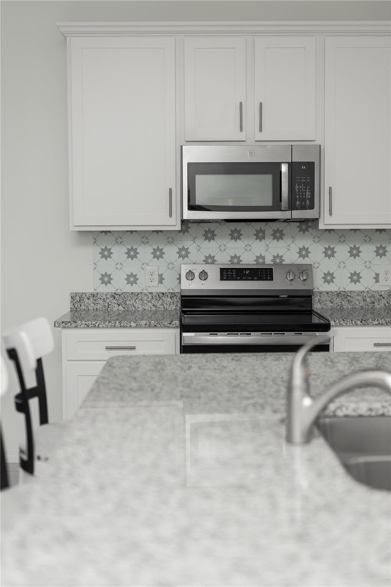 661 CROWN ROSE DRIVE — photo 2 of 44