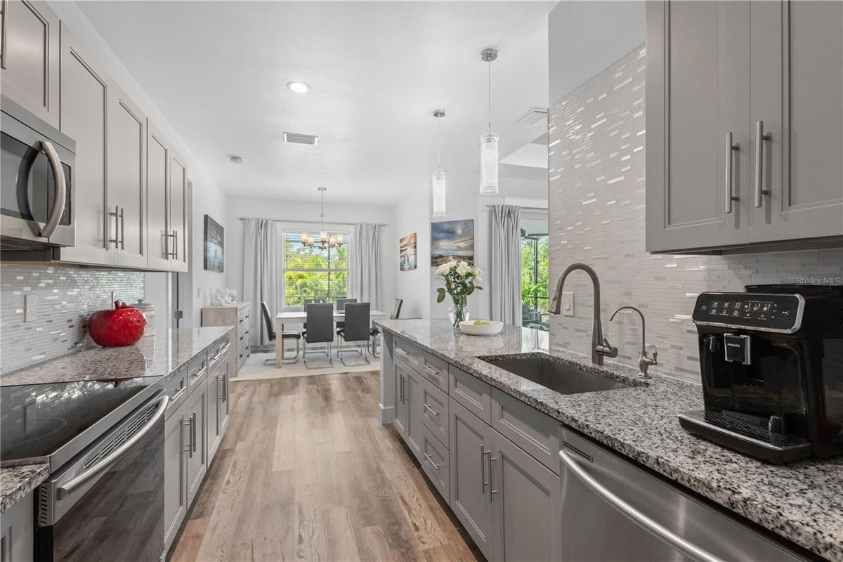 2395 RIBBLE STREET — photo 13 of 48