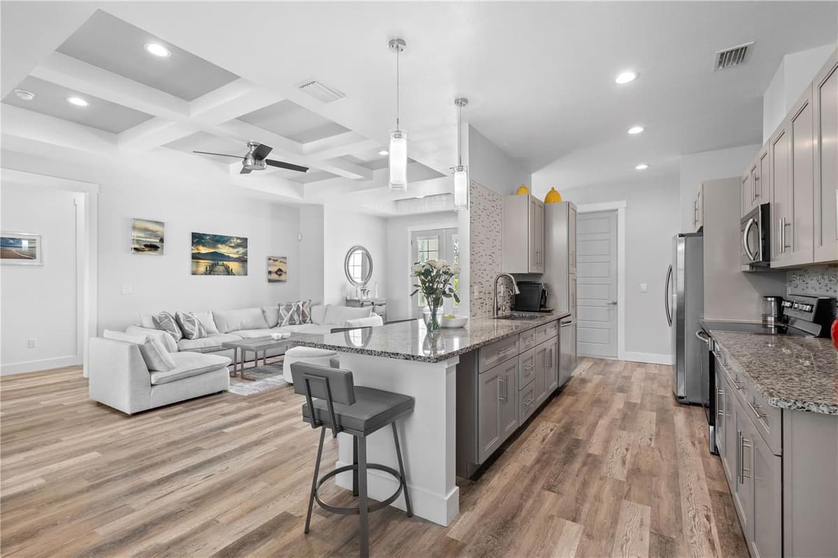 2395 RIBBLE STREET — photo 10 of 48