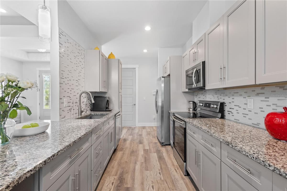 2395 RIBBLE STREET — photo 11 of 48