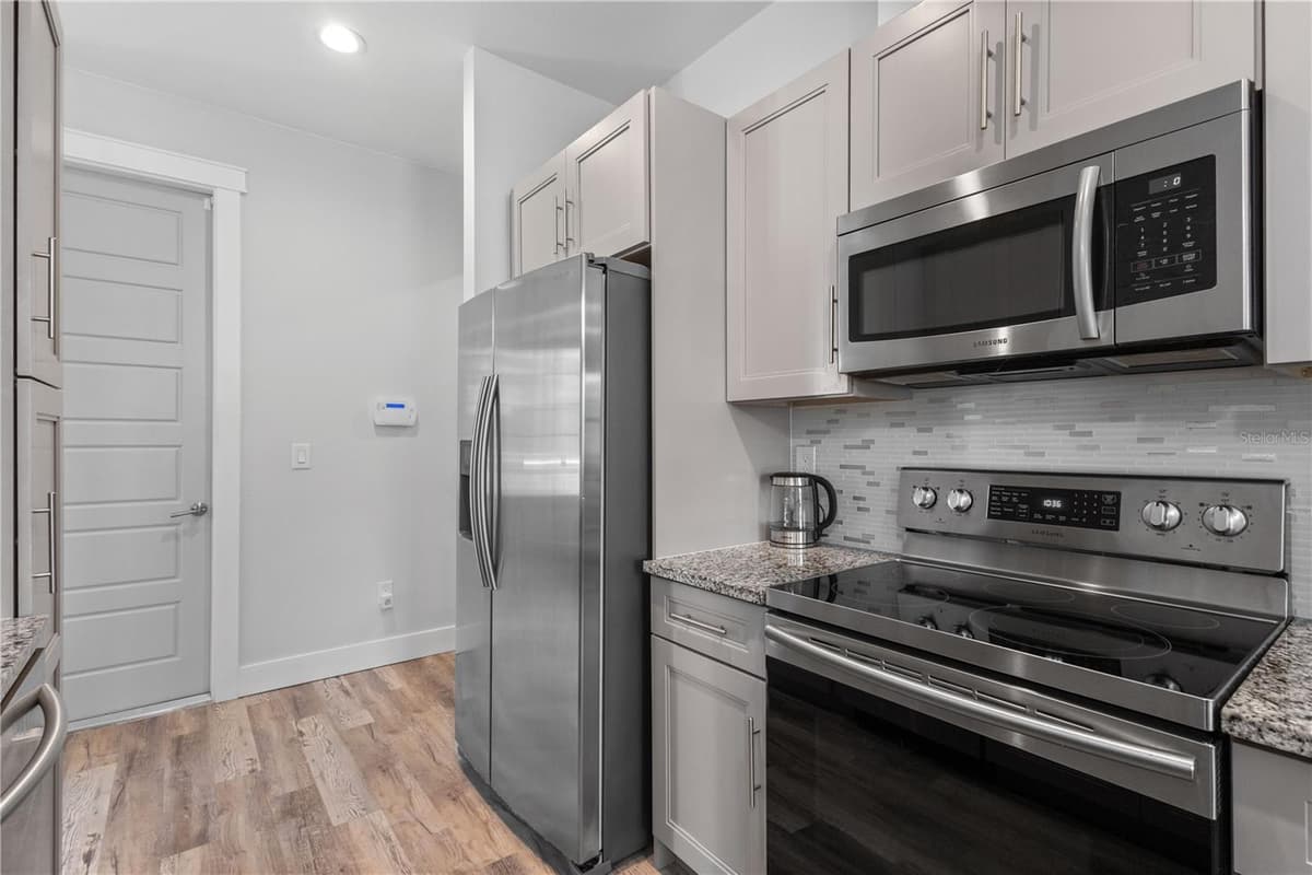 2395 RIBBLE STREET — photo 12 of 48