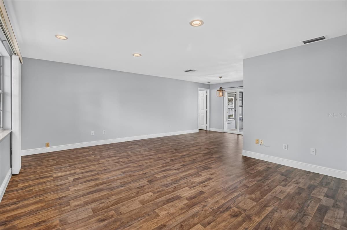 700 RUSKIN ROAD — photo 8 of 47