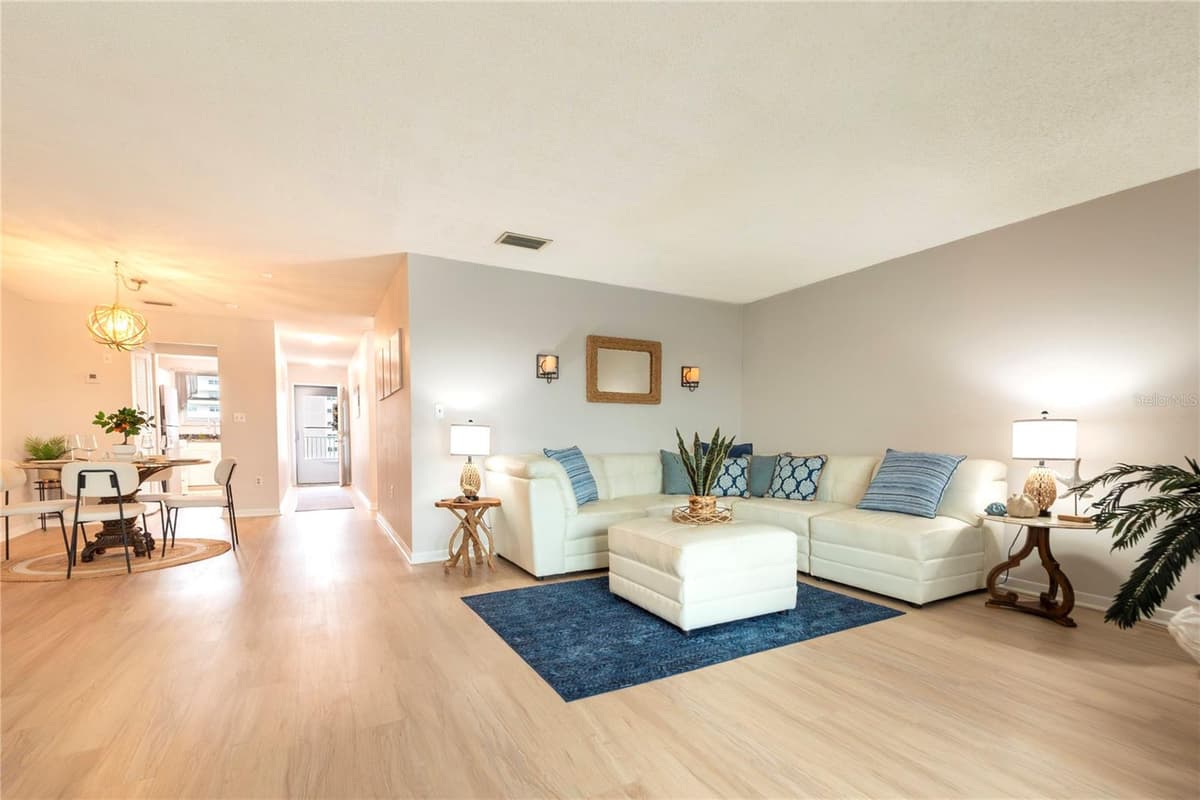 5925 SHORE BOULEVARD — photo 10 of 65