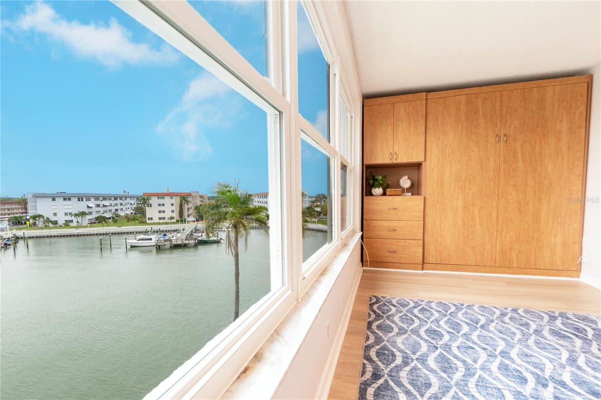 5925 SHORE BOULEVARD — photo 8 of 65