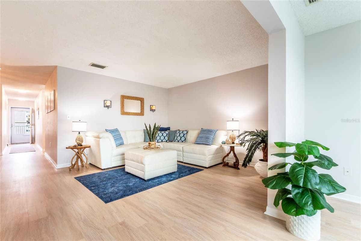 5925 SHORE BOULEVARD — photo 12 of 65