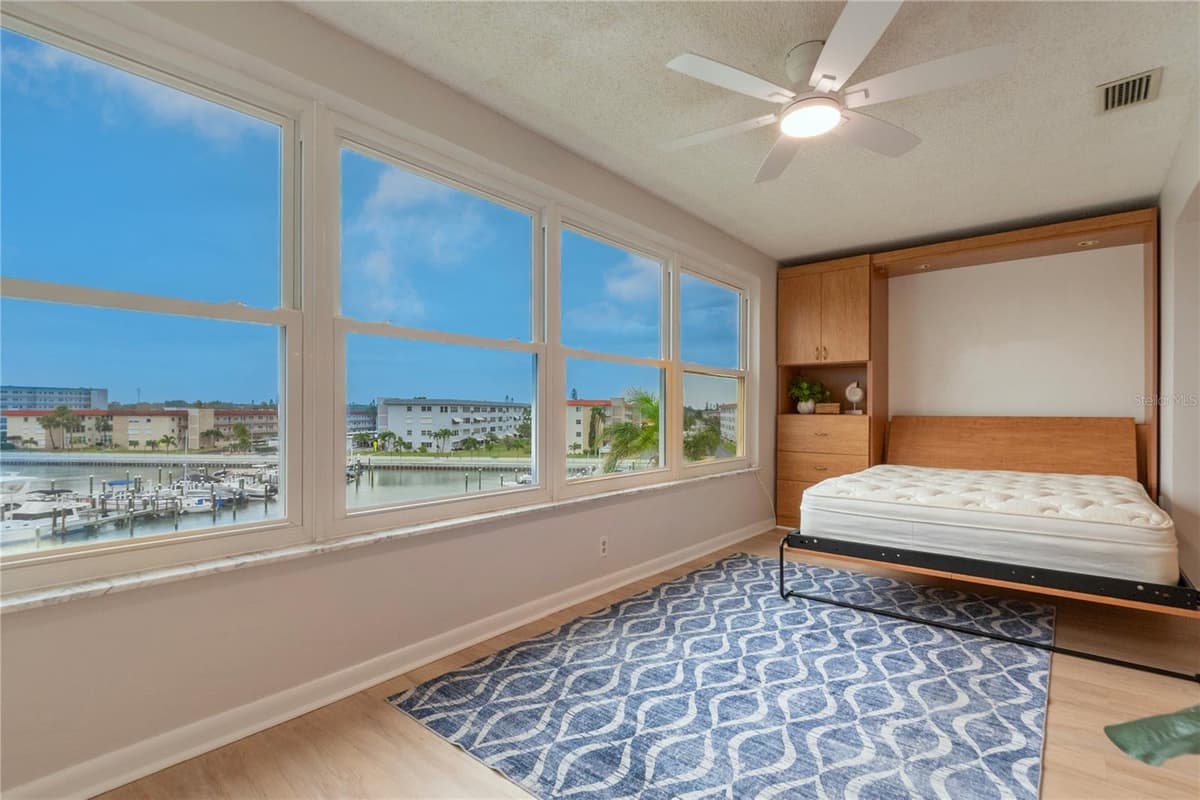5925 SHORE BOULEVARD — photo 9 of 65