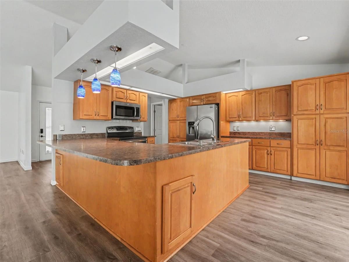 6736 NELLS WAY — photo 7 of 33