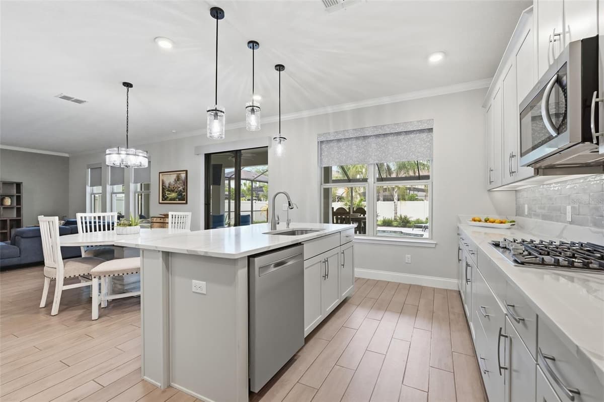 8254 PROCIDA ISLE LANE — photo 15 of 52